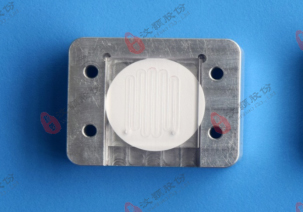 芯片-膜-芯片”三明治結(jié)構(gòu)微流控芯片夾具組裝步驟2