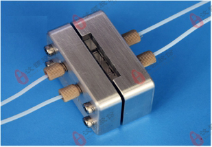 芯片-膜-芯片”三明治結(jié)構(gòu)微流控芯片夾具組裝步驟5