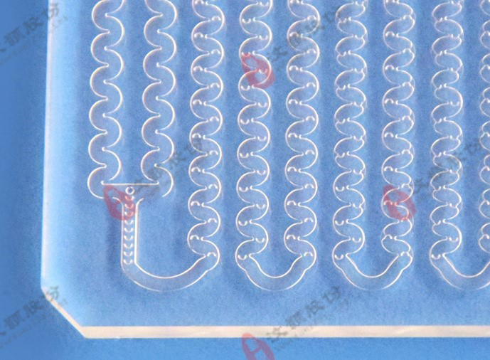 新的鍵合技術(shù)助力微流控芯片生產(chǎn)規(guī)?；? vspace=