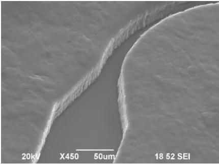 圖8 注塑工藝優(yōu)化SEM圖 圖8 注塑工藝優(yōu)化SEM圖