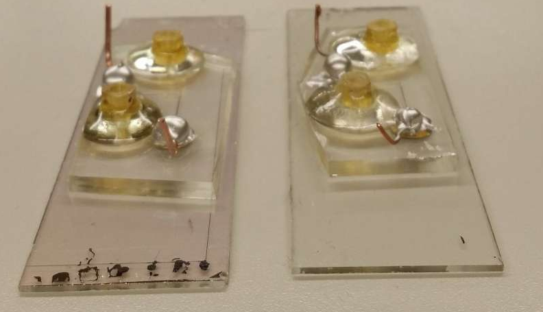 芯片實(shí)驗(yàn)室設(shè)備利用電信號測量葡萄糖，分辨血型并檢測病毒或癌癥。但是生物樣品需要保護(hù)免受電場的影響。一層薄薄的氧化鉿可以解決問題。圖片來源：Sanaz Habibi