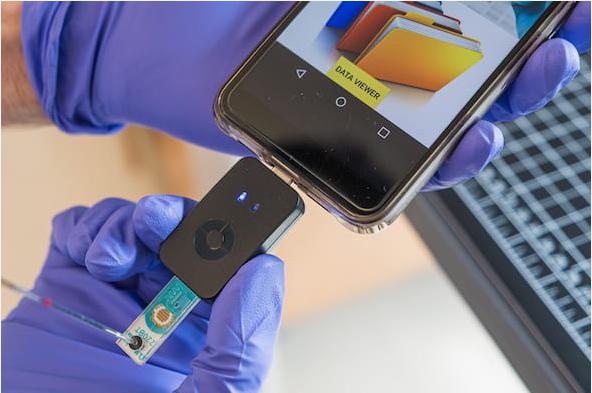 微流控芯片簡化了COVID-19檢測，可在55分鐘或更短時間內在手機上提供結果